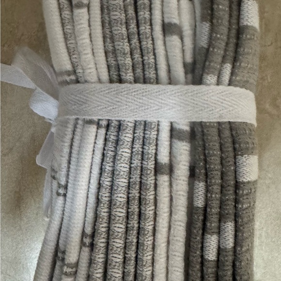 Williams Sonoma Waffle Weave Towels - Picture 9 of 12